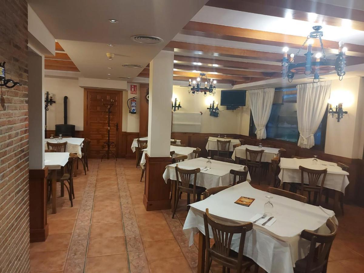 Hostal Linares Villanueva de Argaño Exterior foto