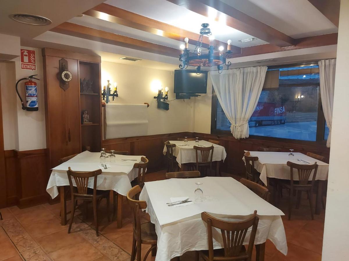 Hostal Linares Villanueva de Argaño Exterior foto
