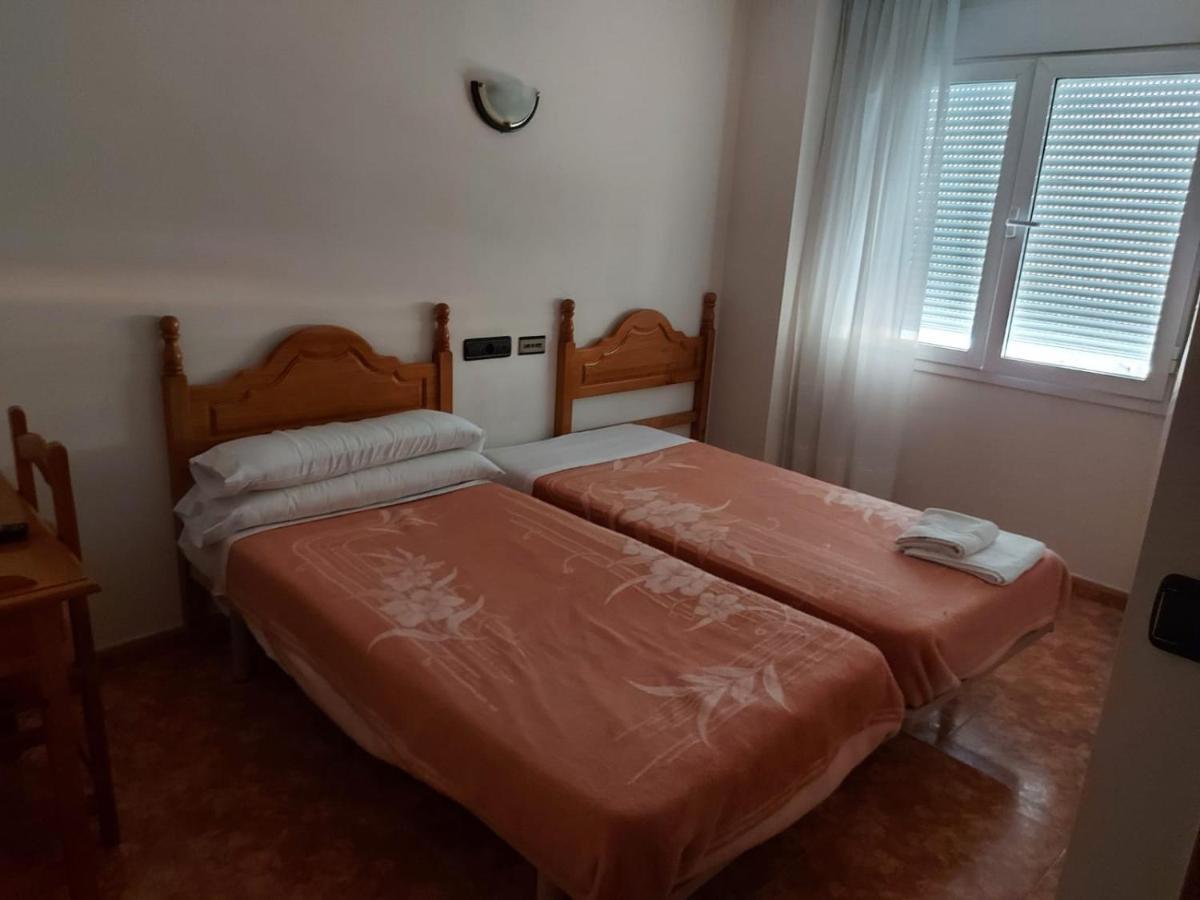 Hostal Linares Villanueva de Argaño Exterior foto